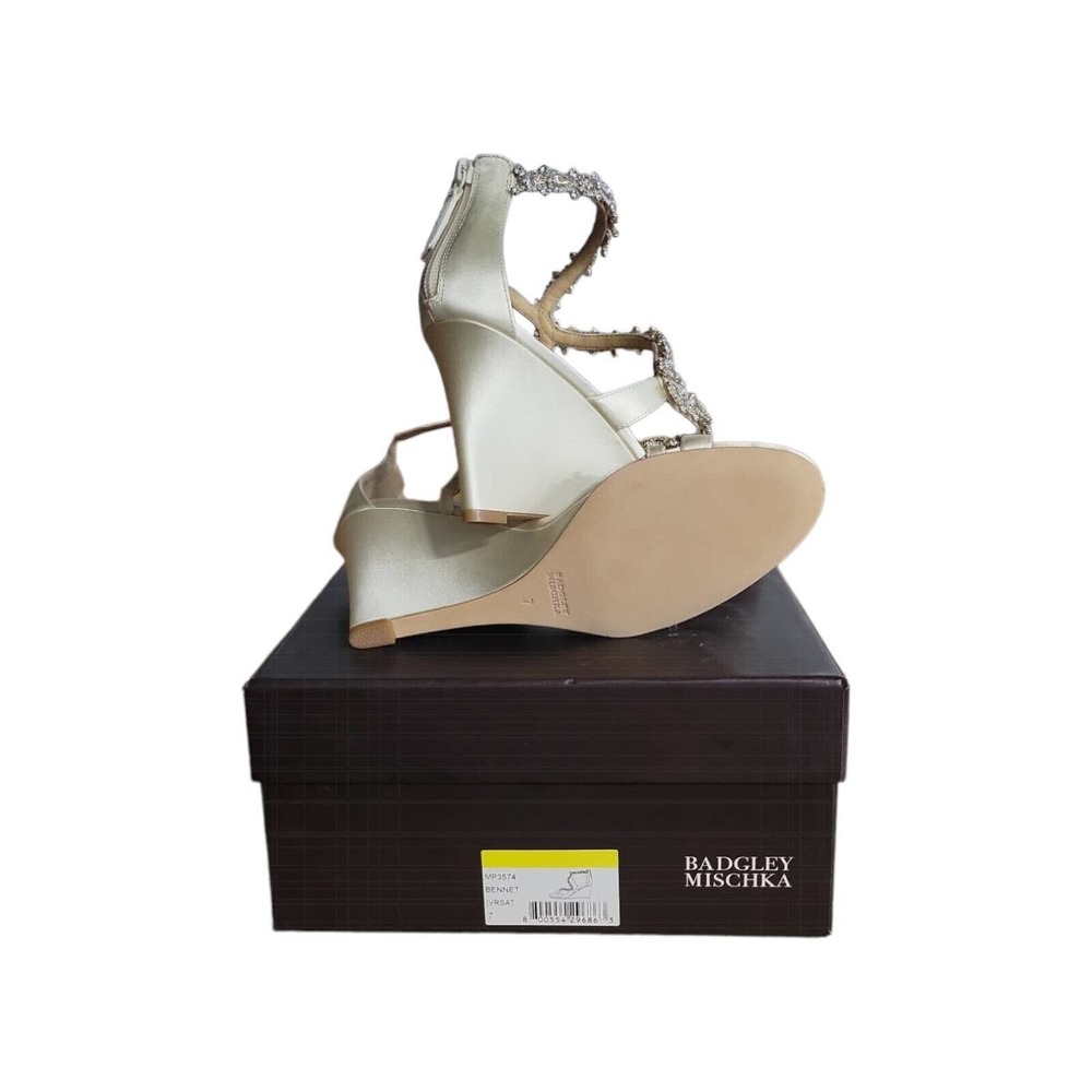 Badgley Mischka Womens Bennet Sandals White Satin Wedge Heels Rhinestone 7 New - Picture 4 of 9